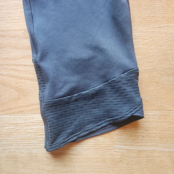 NWT Under Armour Capri - Picture 4 of 15